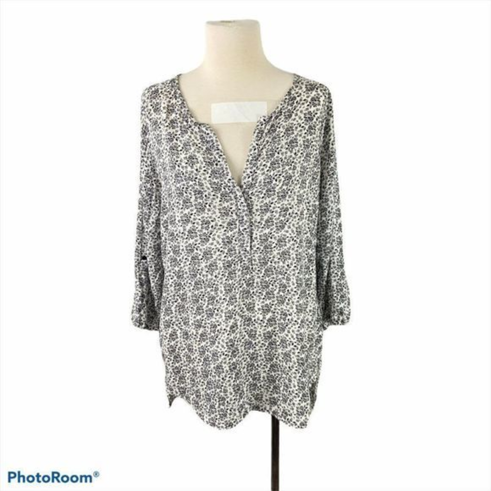 🌿4/$35 🌿BUSEM Black & White‎ Floral Tunic
